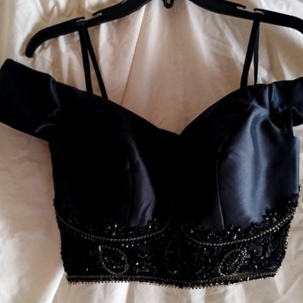 2 piece outfit (Top & Skirt)